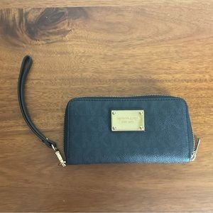 Michael Kors Navy Blue jet set wristlet